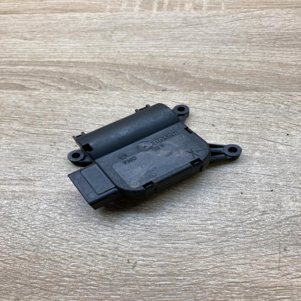 0132801363   Air flap motor/actuator Volkswagen PASSAT B6