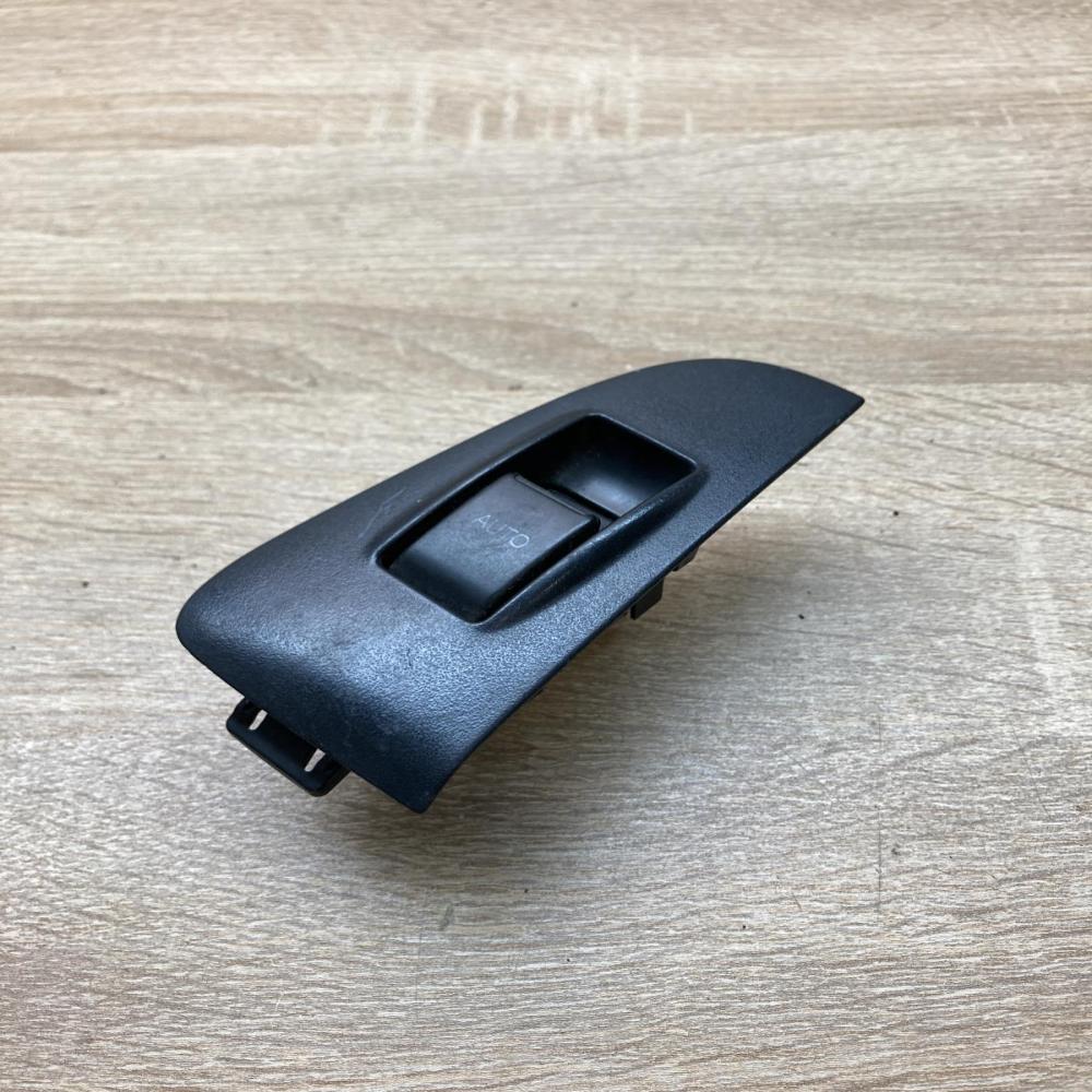 74271 05020 7427105020  Electric window control switch Toyota Avensis T250