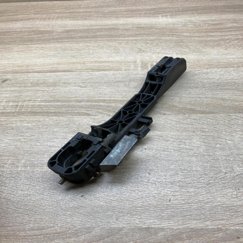 80611 AV600 80611AV600  Front door exterior handle/bracket Nissan Primera