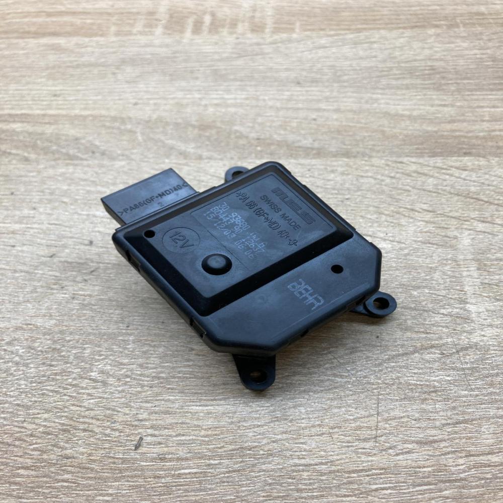 309368000A B04439012637  Air flap motor/actuator Opel Zafira B