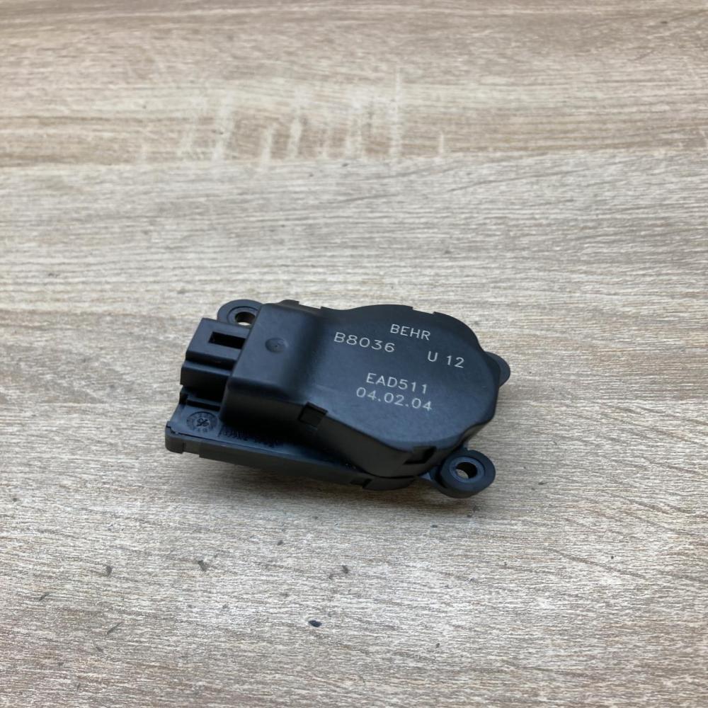 B8036 EAD511  Air flap motor/actuator Opel Zafira A