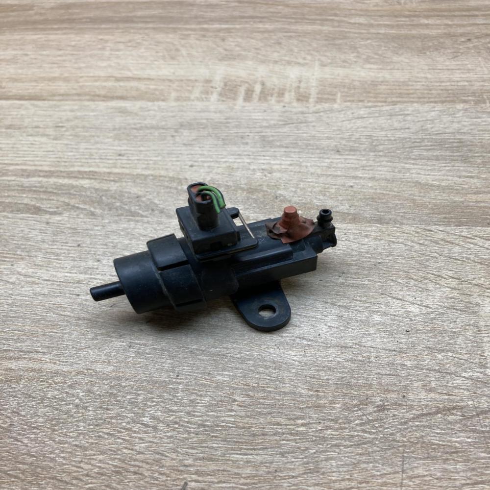98AB 9E882 AA 98AB9E882AA  Vacuum valve Ford Focus