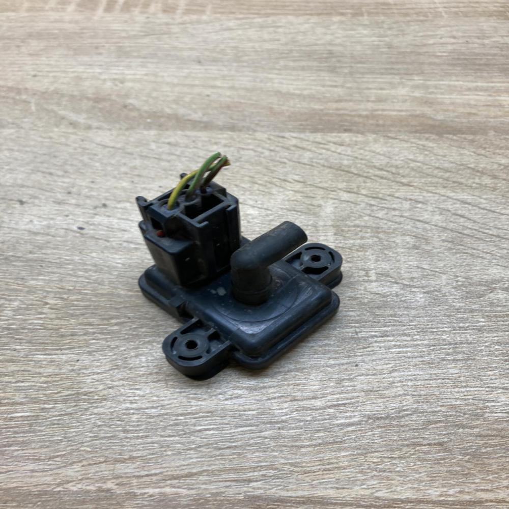 98AB 9F479 BA 98AB9F479BA  Air pressure sensor Ford Focus