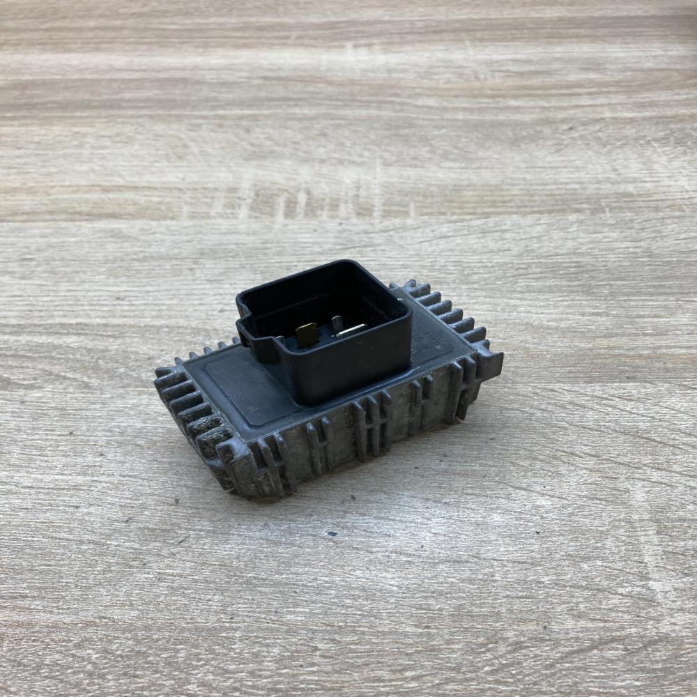 09132691   Glow plug pre-heat relay Opel Vectra B
