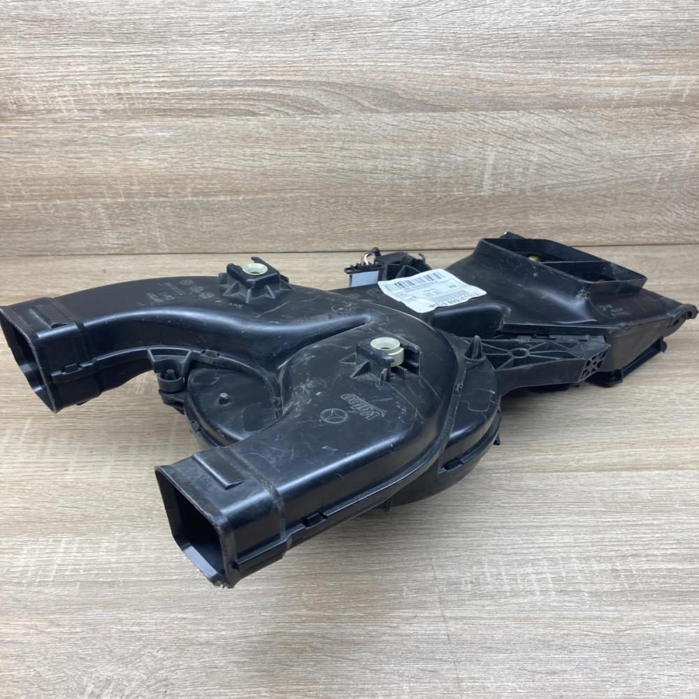 A16683000086 9304050  Interior heater climate box assembly housing Mercedes-Benz