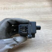 3M5H 19E616 AB 3M5H19E616AB  Air flap motor/actuator Ford C-MAX I