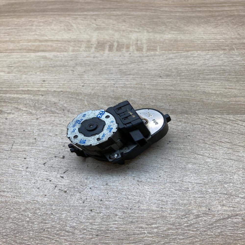 8391380   Air flap motor/actuator BMW 7 E38