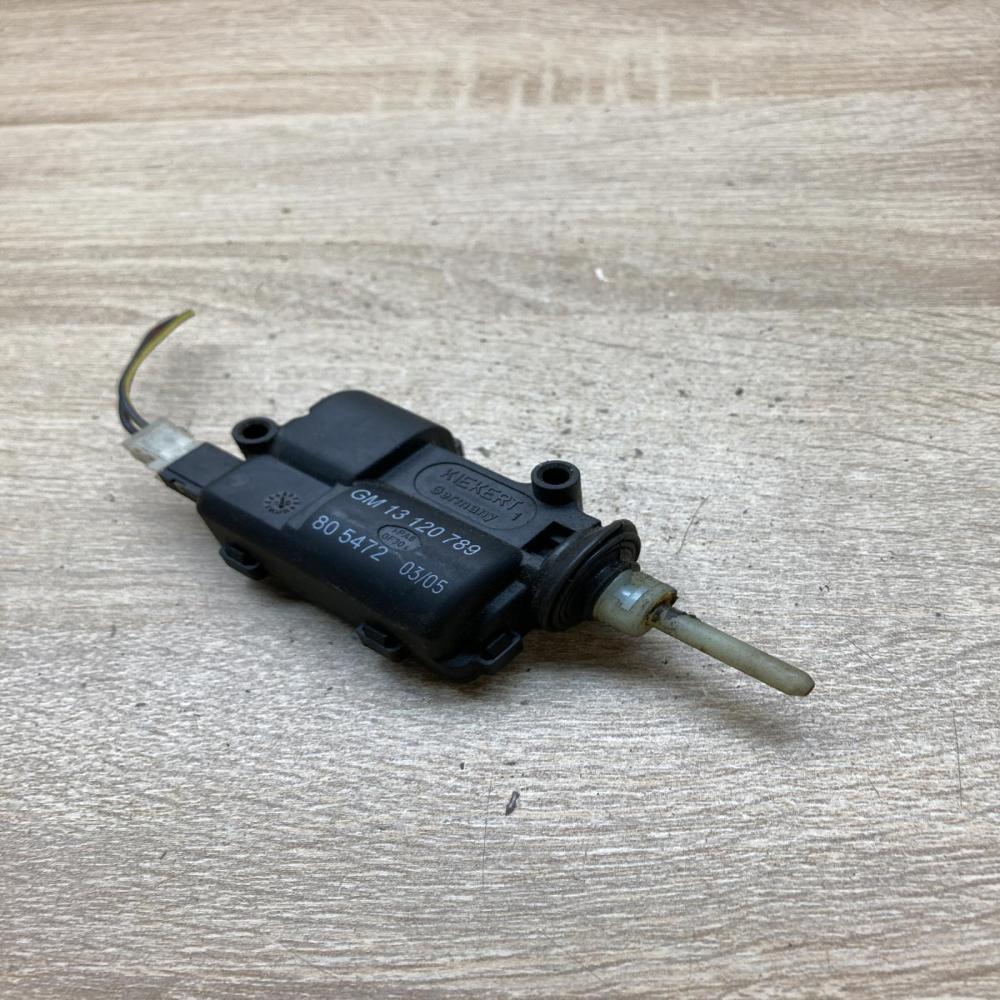 13120789   Fuel tank cap lock motor Opel Zafira A
