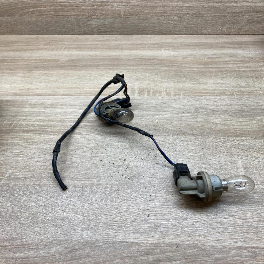 FORD BULB HOLDER PAIR P21W D3L4A Tail light bulb cover holder Ford Focus