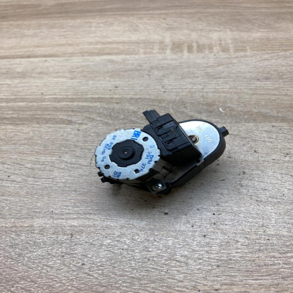 8391376   Air flap motor/actuator BMW 7 E38