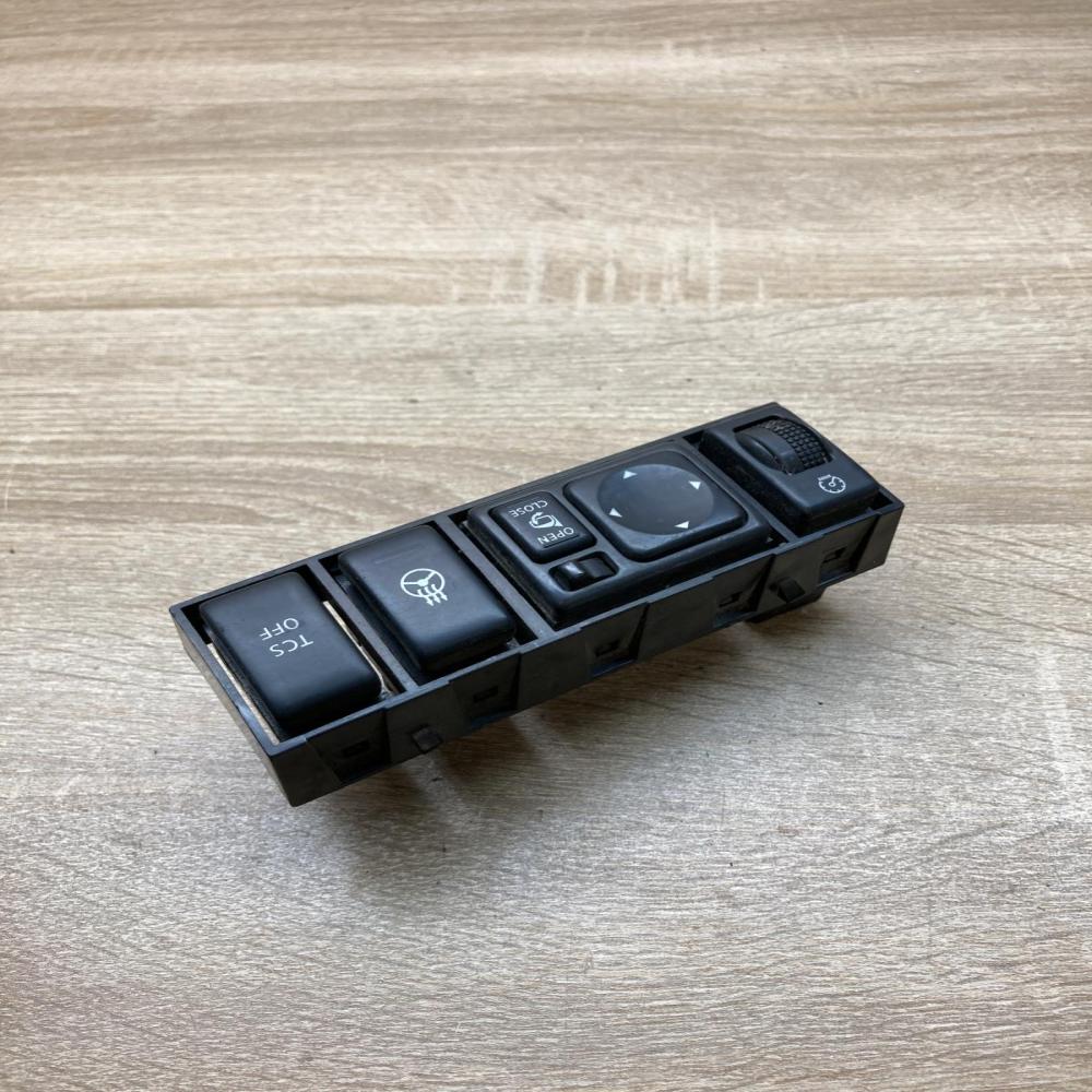 Nissan Tiida   Wing mirror switch Nissan Tiida C11