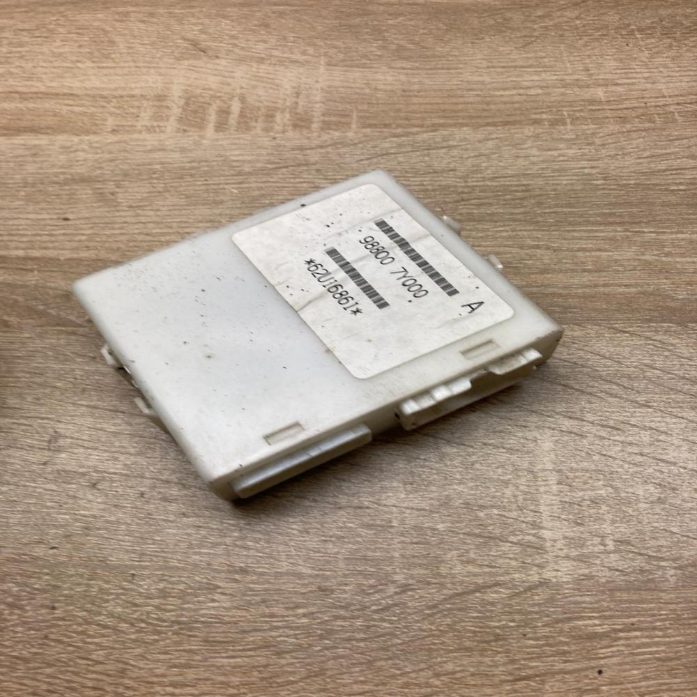98800 7Y000 62U16861  Other control units/modules Nissan Maxima A34