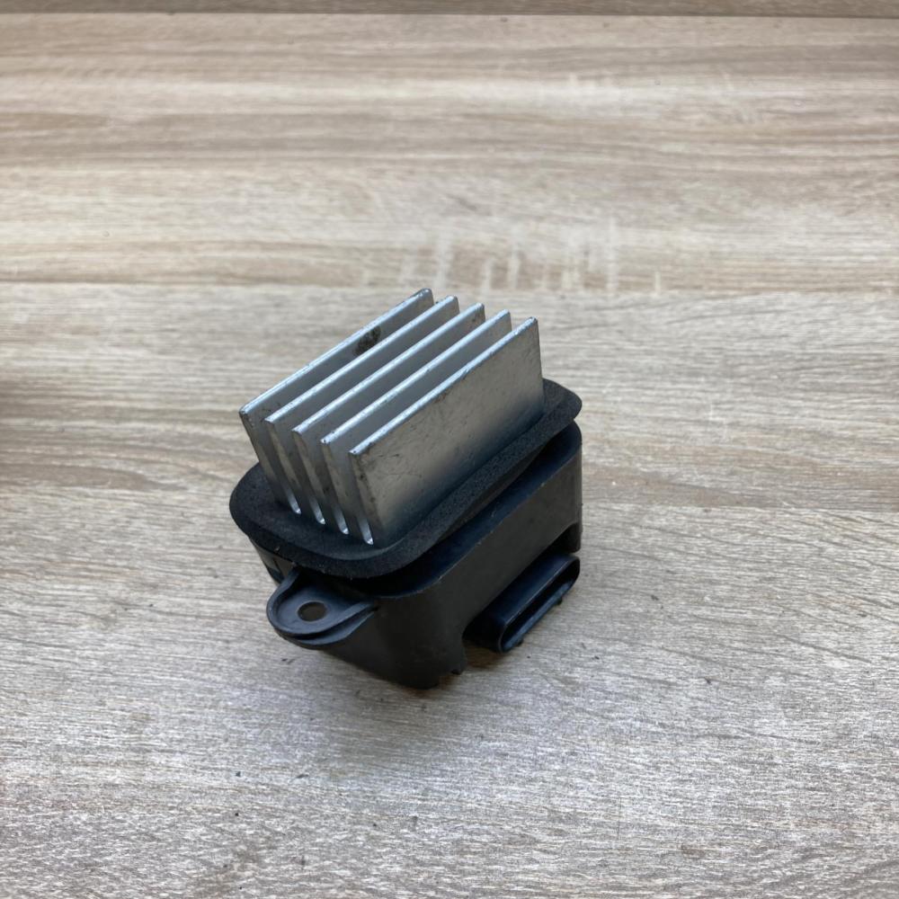 VP5NEH 19E624 AA   Heater blower motor/fan resistor Nissan Navara D40