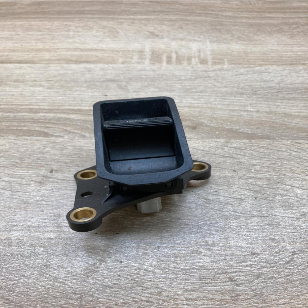 Toyota   Hand parking brake switch Toyota Avensis T270