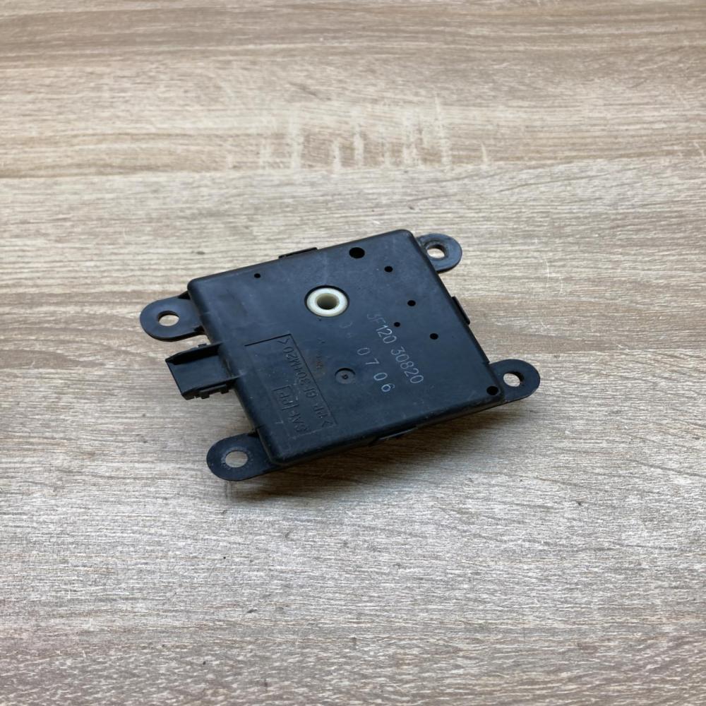 3F120 30820   Air flap motor/actuator Nissan Altima