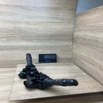 0D310 17F939   Wiper turn signal indicator stalk/switch Toyota Yaris