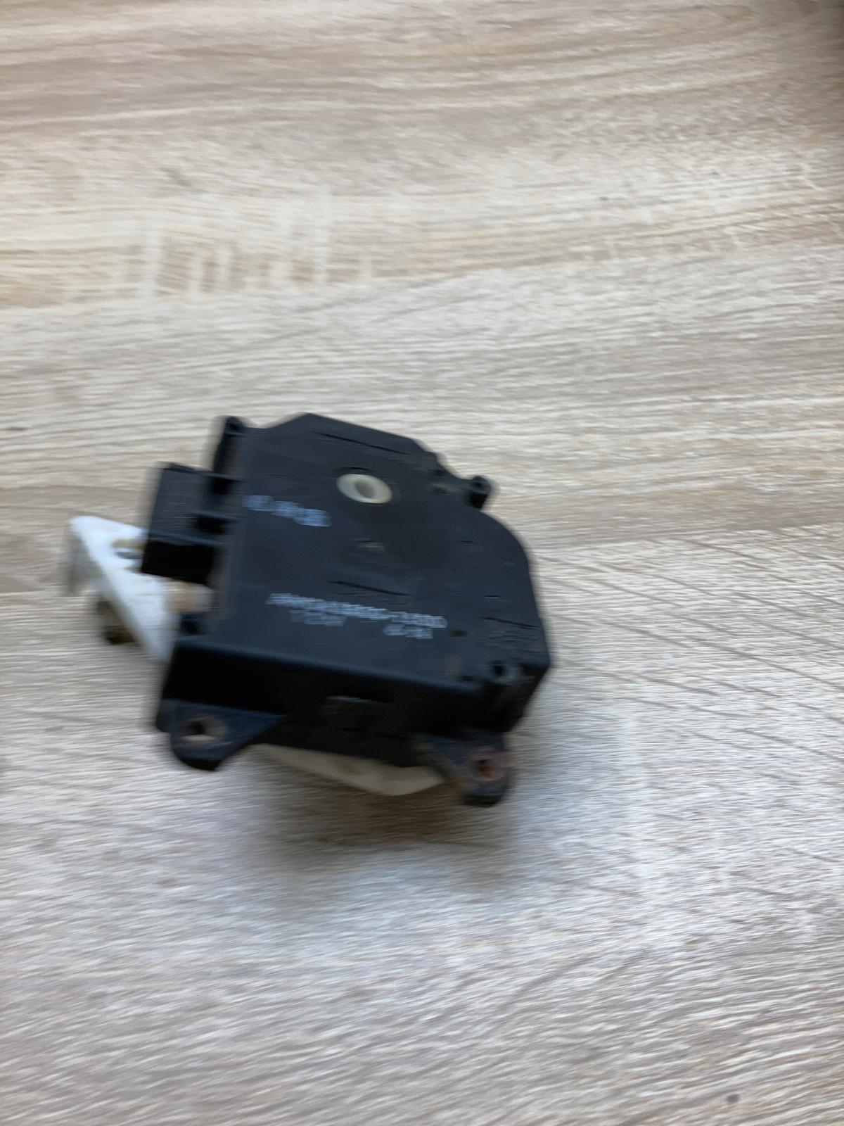 AW063800 1500   Air flap motor/actuator Honda Odyssey