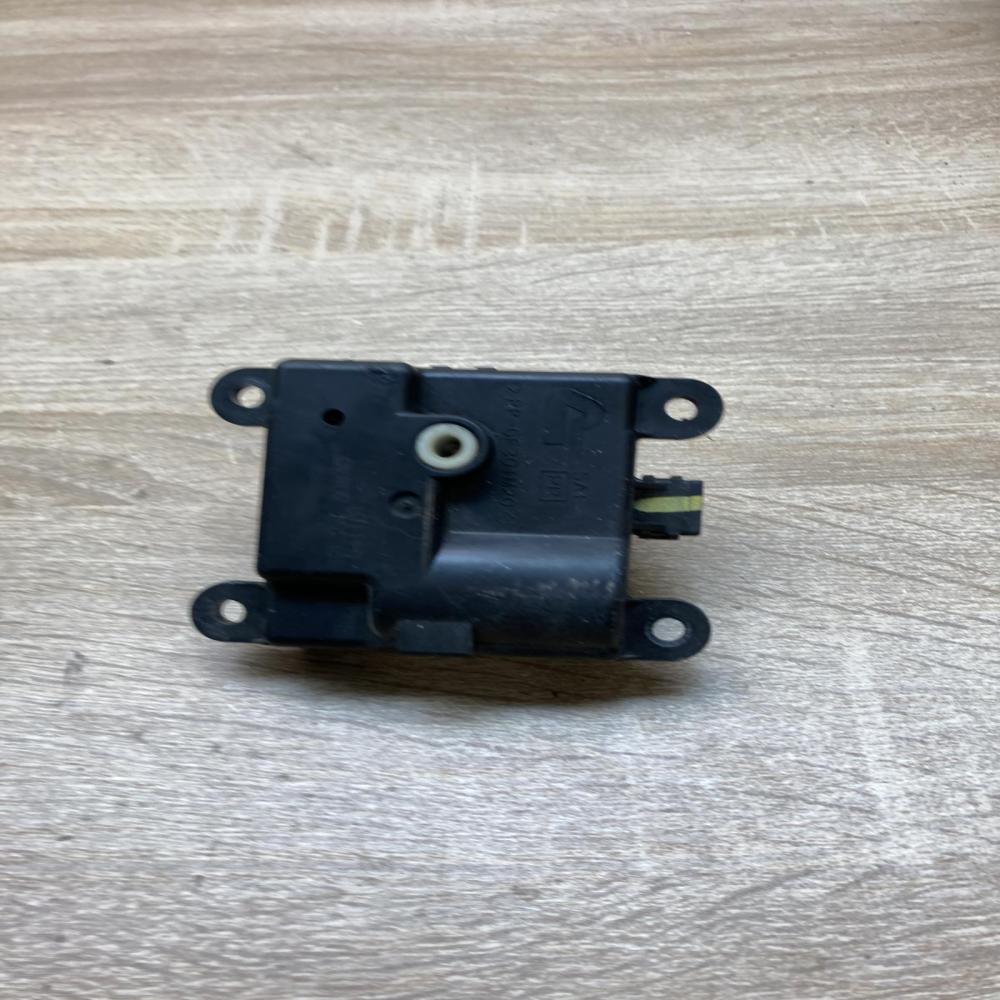 2L351 30840   Air flap motor/actuator Nissan Altima