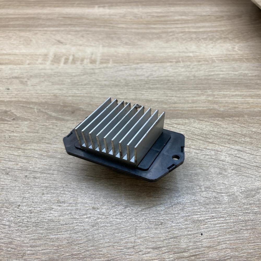 G7U019   Heater blower motor/fan resistor Honda Jazz