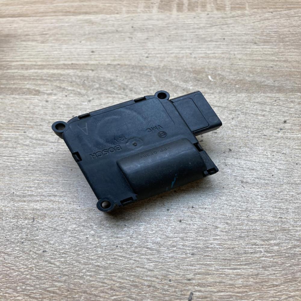 4F0820511A 0132801359  Air flap motor/actuator Audi A6 S6 C6 4F
