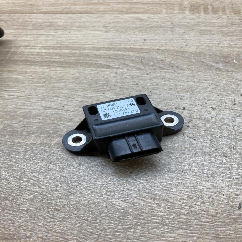 GJ6E 43 7Y1 GJ6E437Y1  Airbag deployment crash/impact sensor Mazda 6
