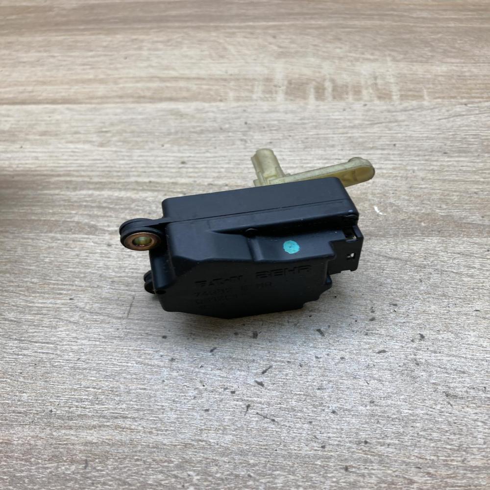 74932D 061201  Air flap motor/actuator Volvo S60