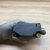 74932D 061201  Air flap motor/actuator Volvo S60