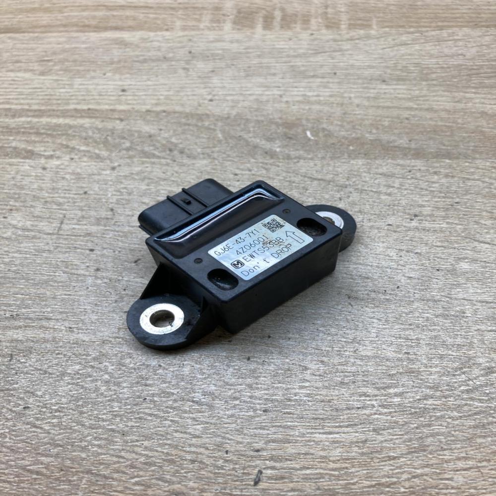 GJ6E 43 7Y1 GJ6E437Y1  Airbag deployment crash/impact sensor Mazda 6
