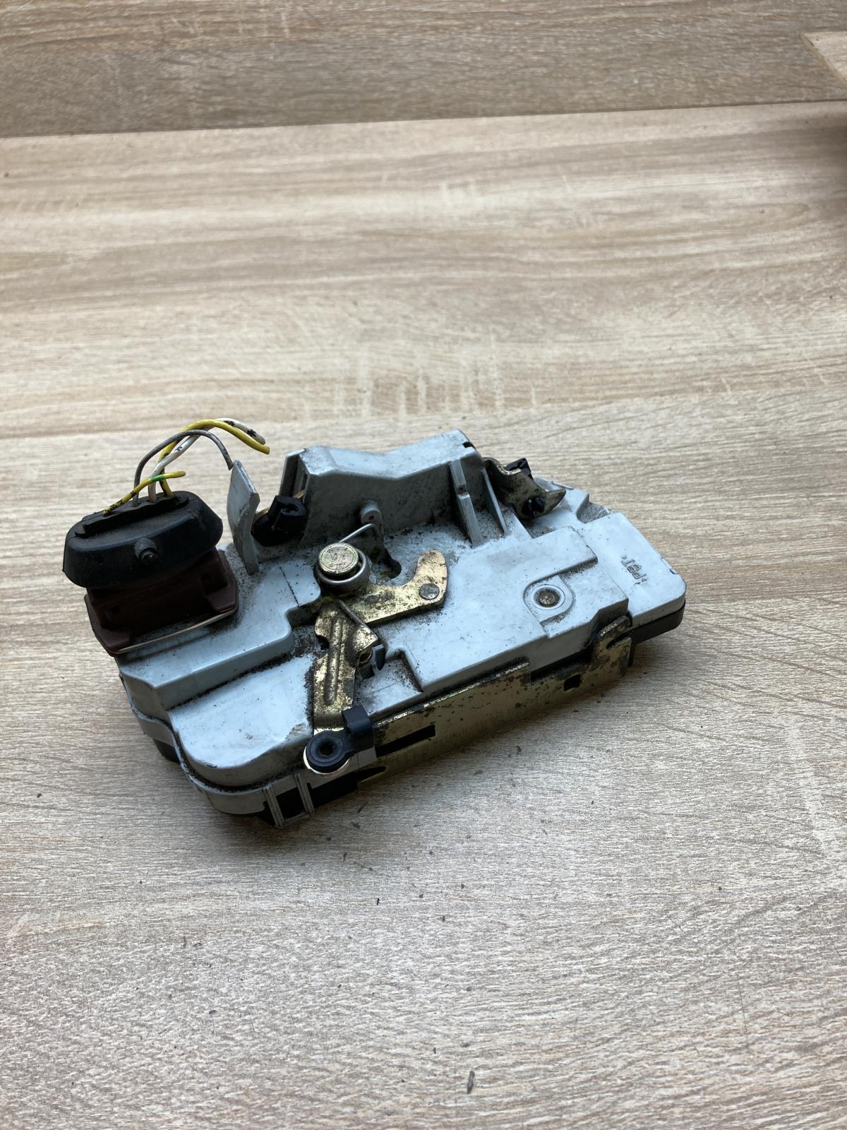 PEUGEOT 406 Door lock   Rear door lock Peugeot 406