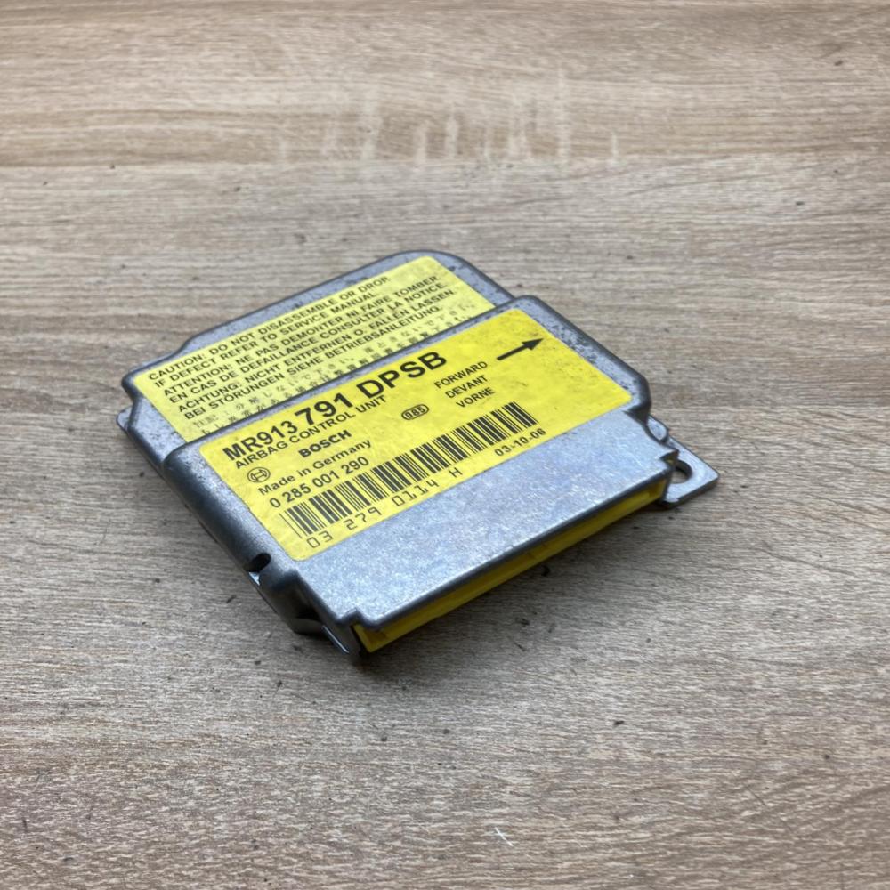 MR913791 0285001290  Airbag control unit/module Mitsubishi Carisma