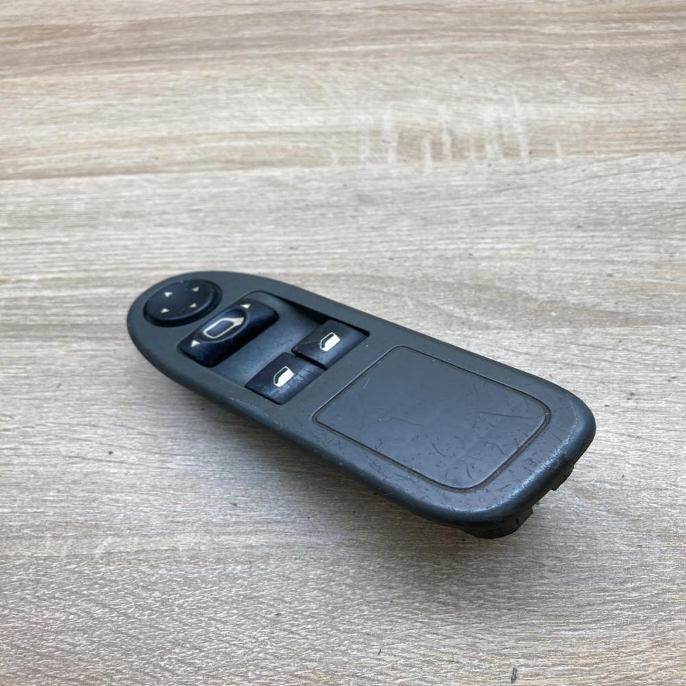 96326944ZJ   Electric window control switch Citroen C5