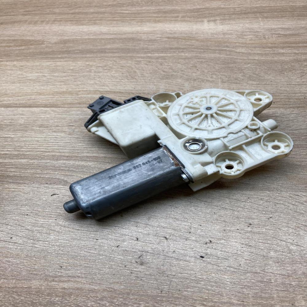 0130822031 69830 05100  Rear door window regulator motor Toyota Avensis T250
