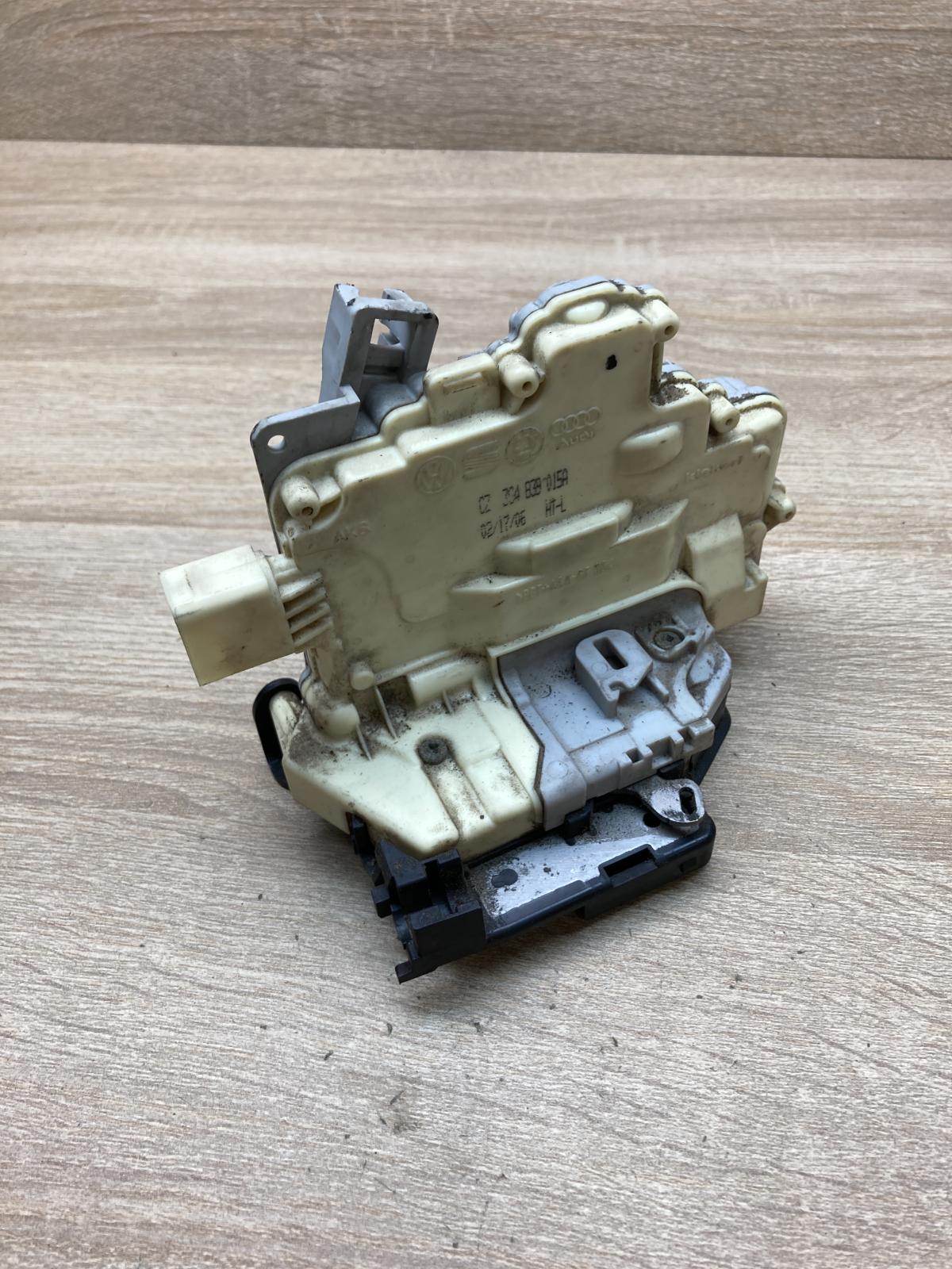 3C4839015A   Rear door lock Volkswagen PASSAT B6