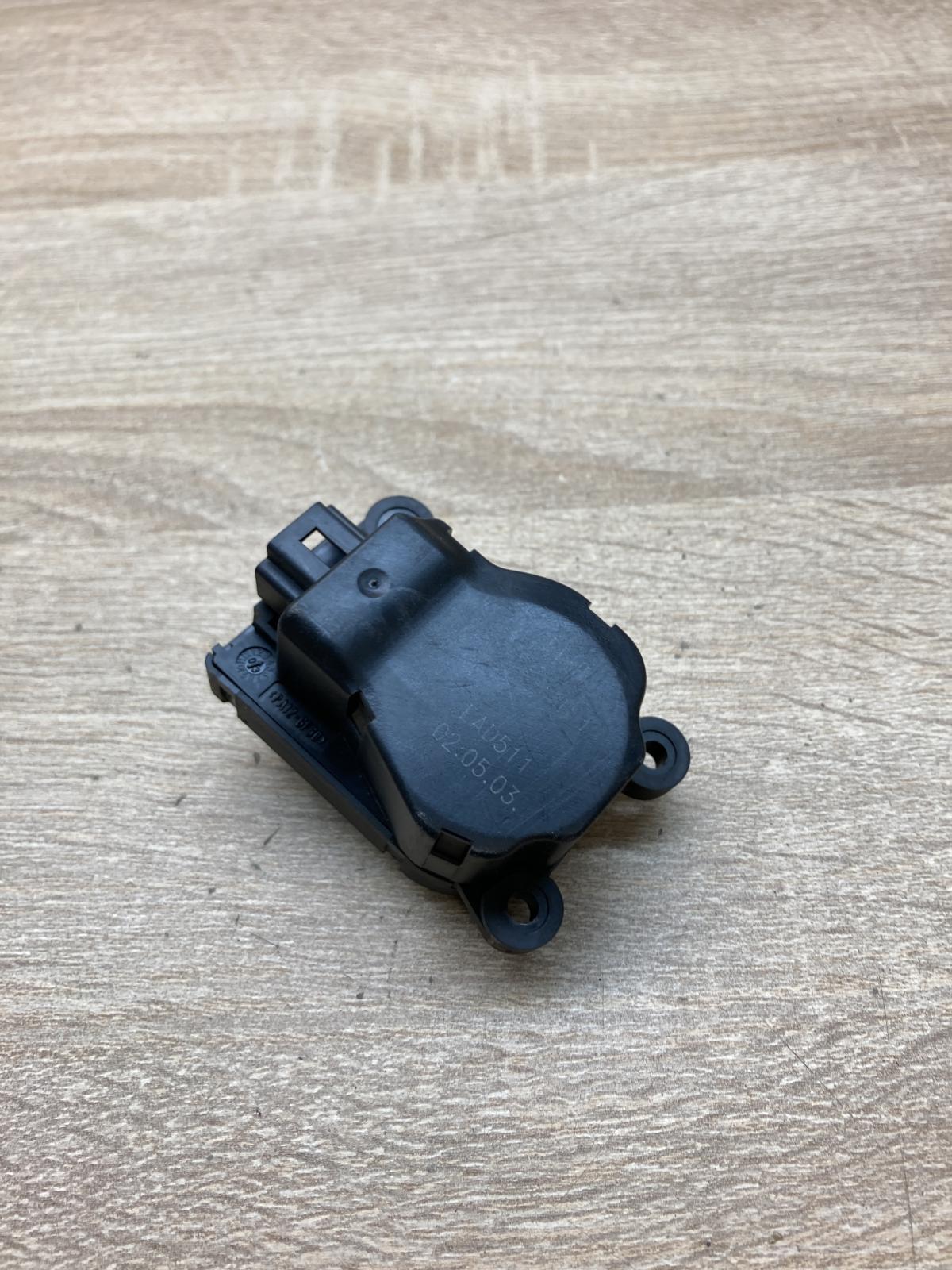 EAD511 B8036  Air flap motor/actuator Opel Movano A