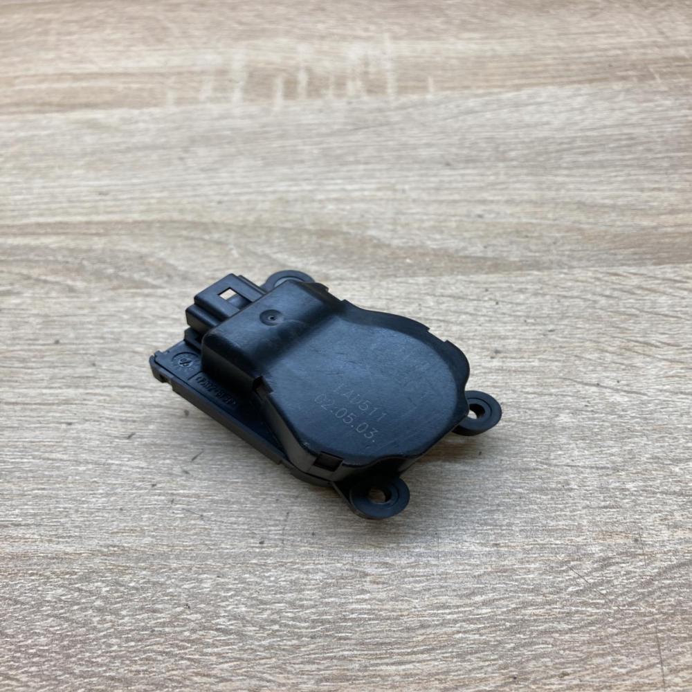 EAD511 B8036  Air flap motor/actuator Opel Movano A