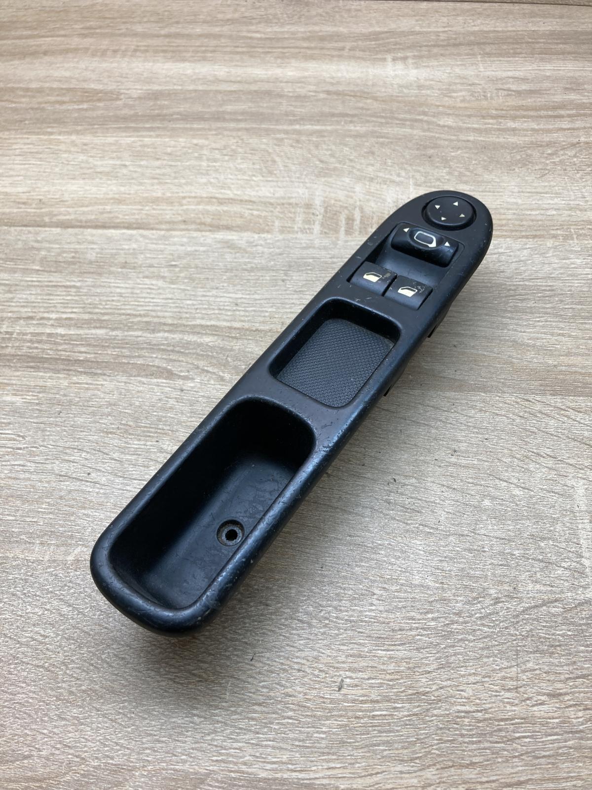 96351622XT 53269706  Electric window control switch Peugeot 307