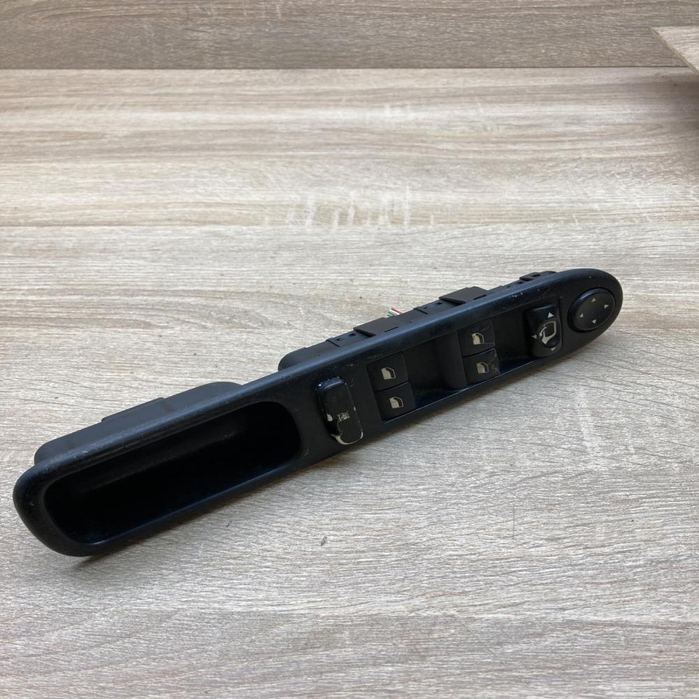96498420XT 53269704  Electric window control switch Peugeot 307