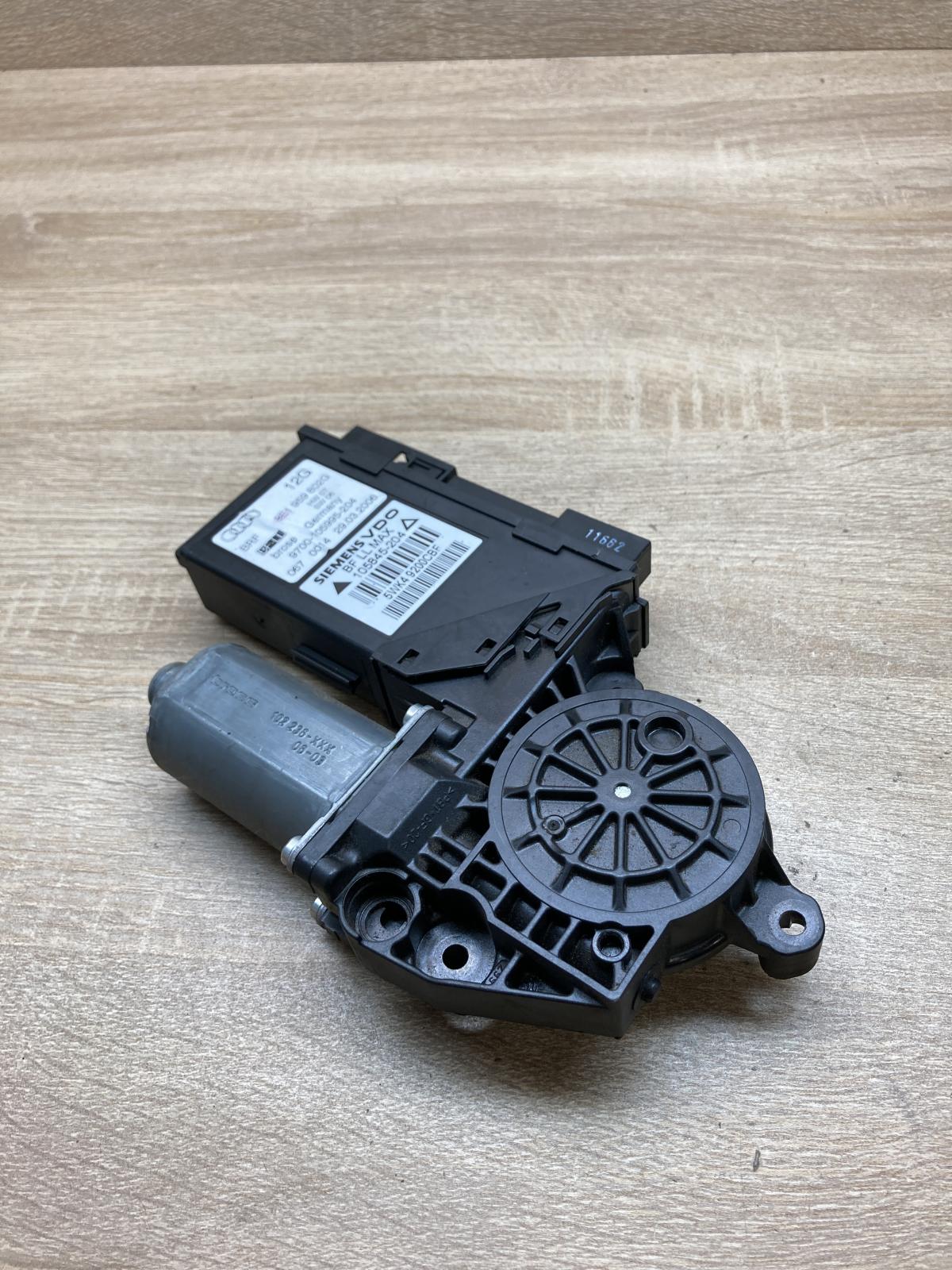 8E1959802G 5WK49200CBF  Front door window regulator motor Audi A4 S4 B7 8E 8H