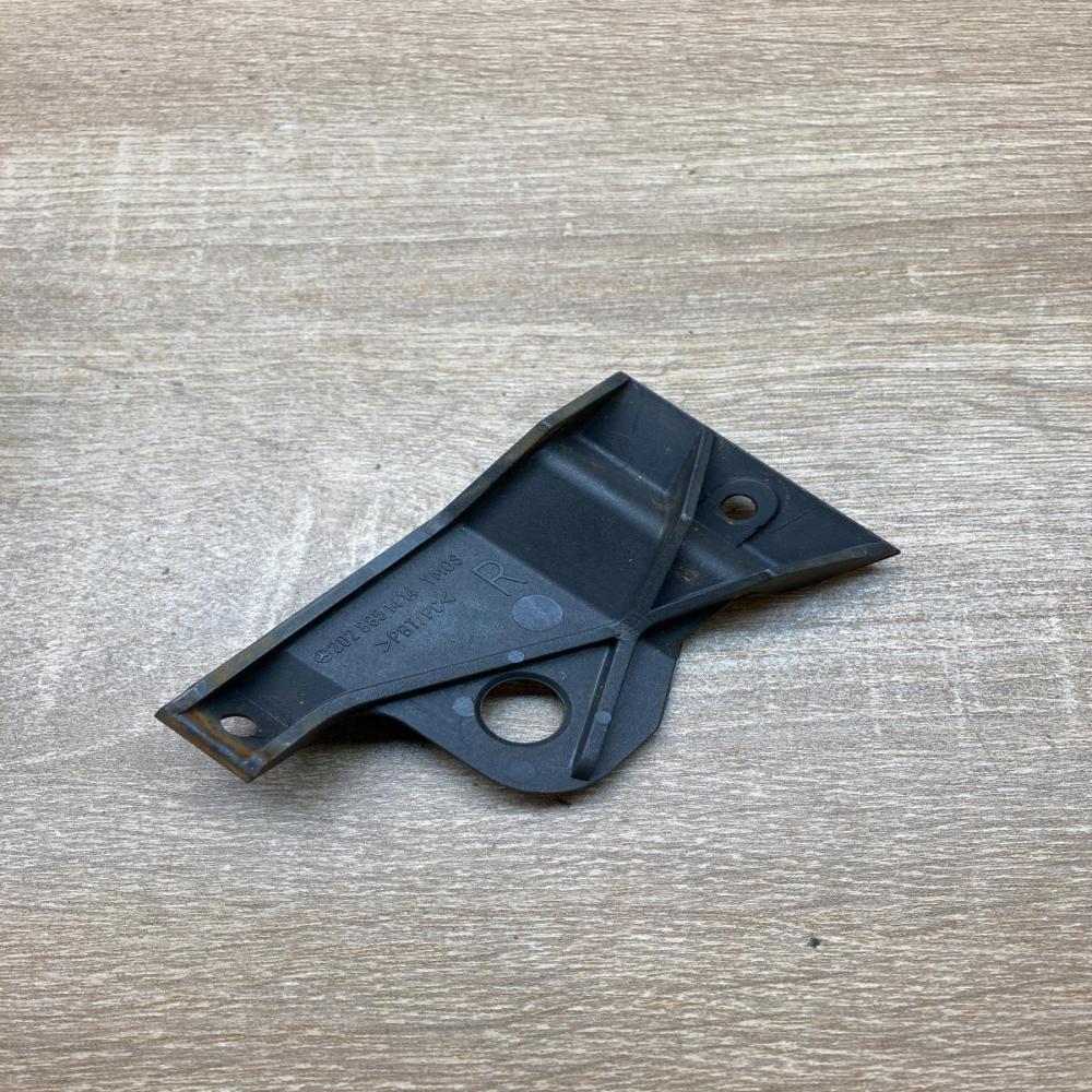 2028851414   Front bumper mounting bracket Mercedes-Benz C W202