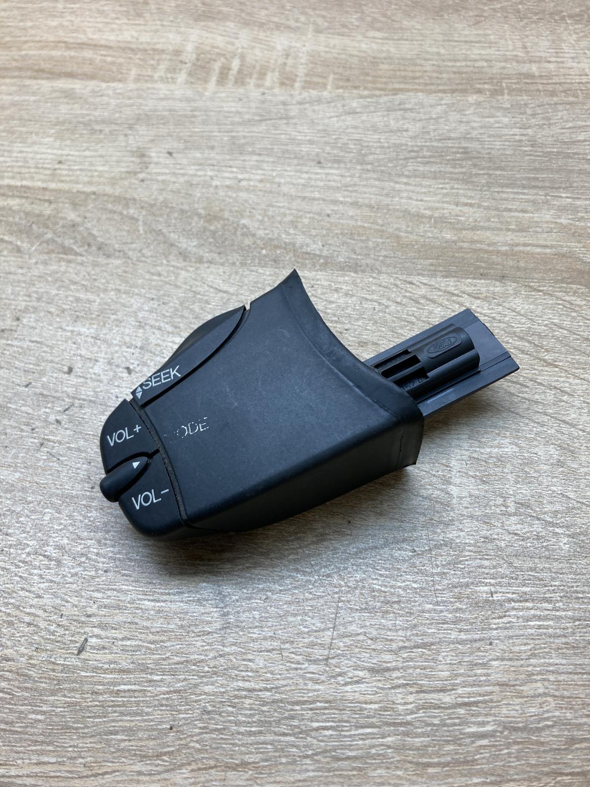 98AB14K147AC   Steering wheel buttons/switches Ford Mondeo Mk III