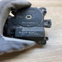 063700 8320   Air flap motor/actuator Toyota RAV 4 (XA20)
