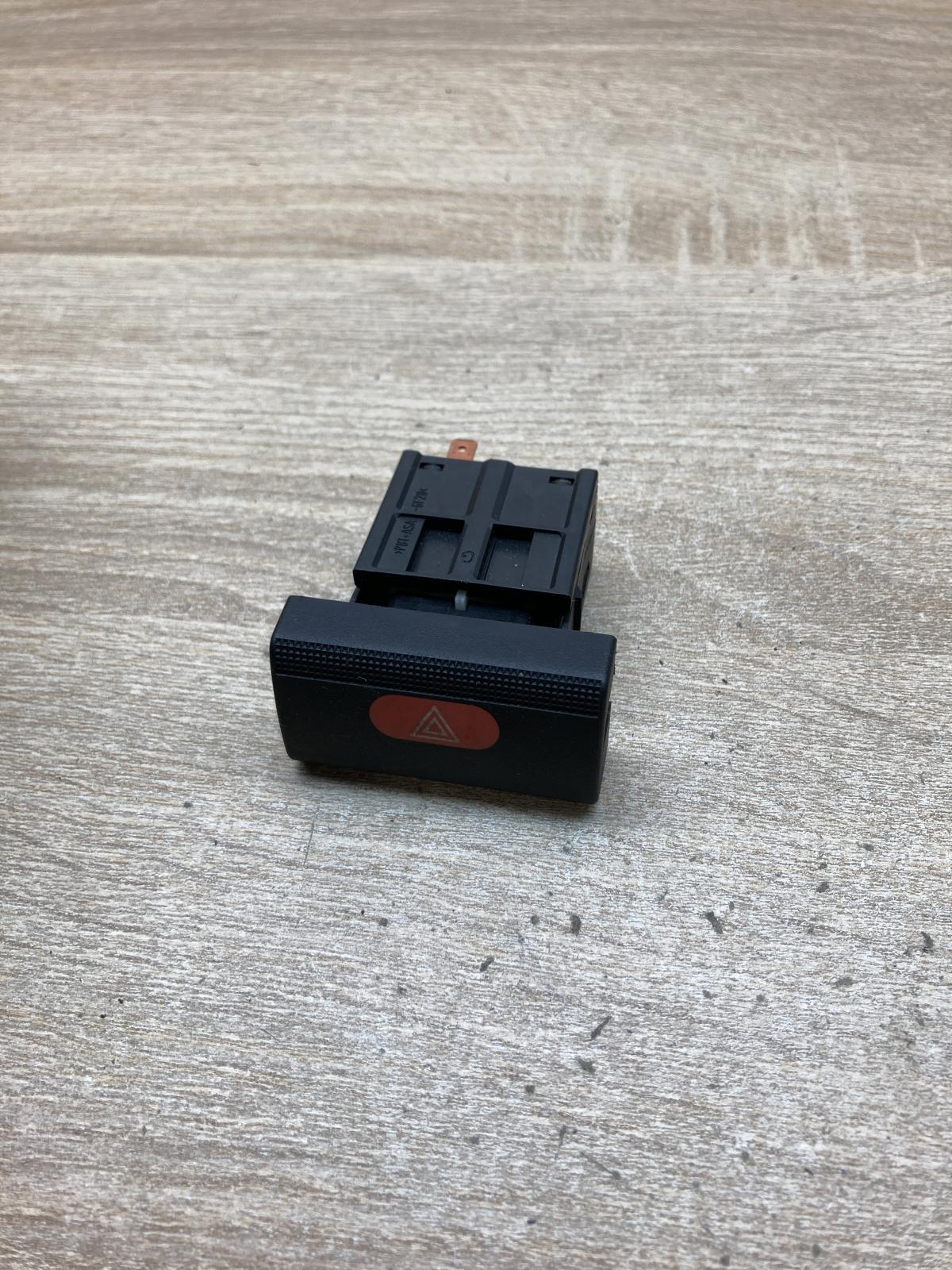 09134513 09138047  Hazard light switch Opel Vectra B