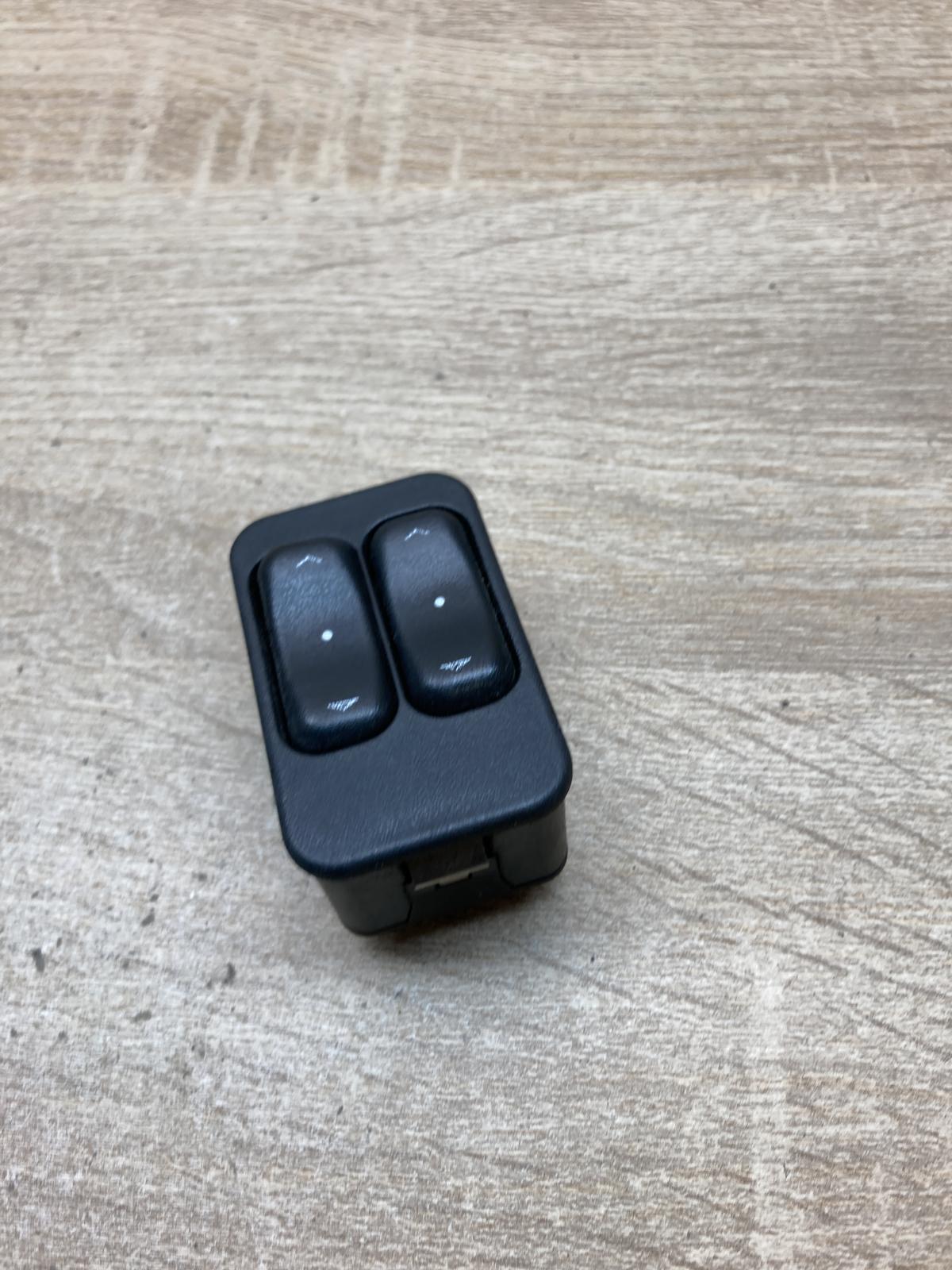 24409205   Electric window control switch Opel Meriva A