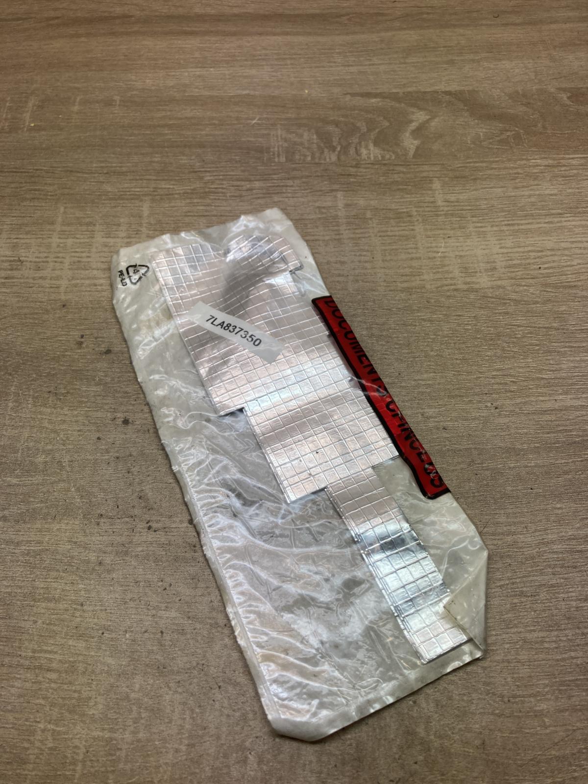 7LA837350   Front door sound insulation Volkswagen Transporter - Caravelle T6