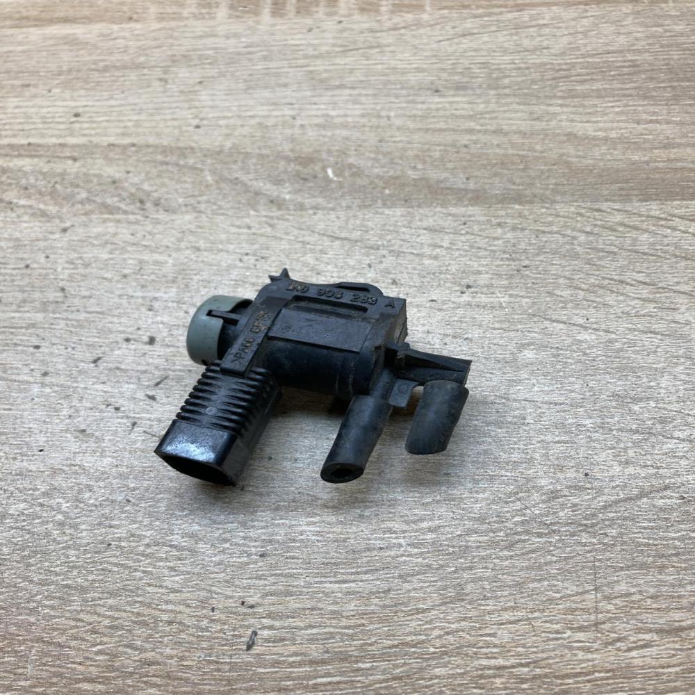 1J0906283A   Vacuum valve Volkswagen Golf IV