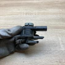 1J0906283A   Vacuum valve Volkswagen Golf IV