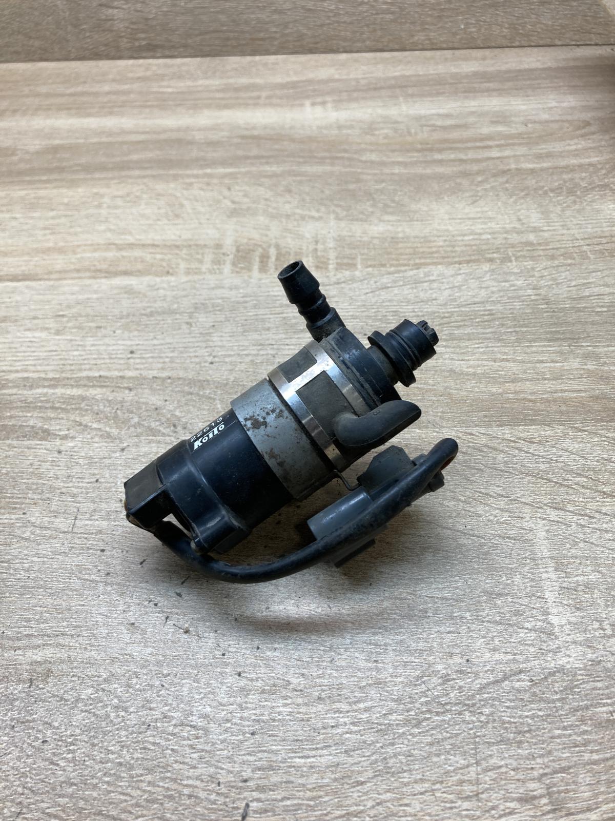 22613   Windscreen/windshield washer pump Honda CR-V