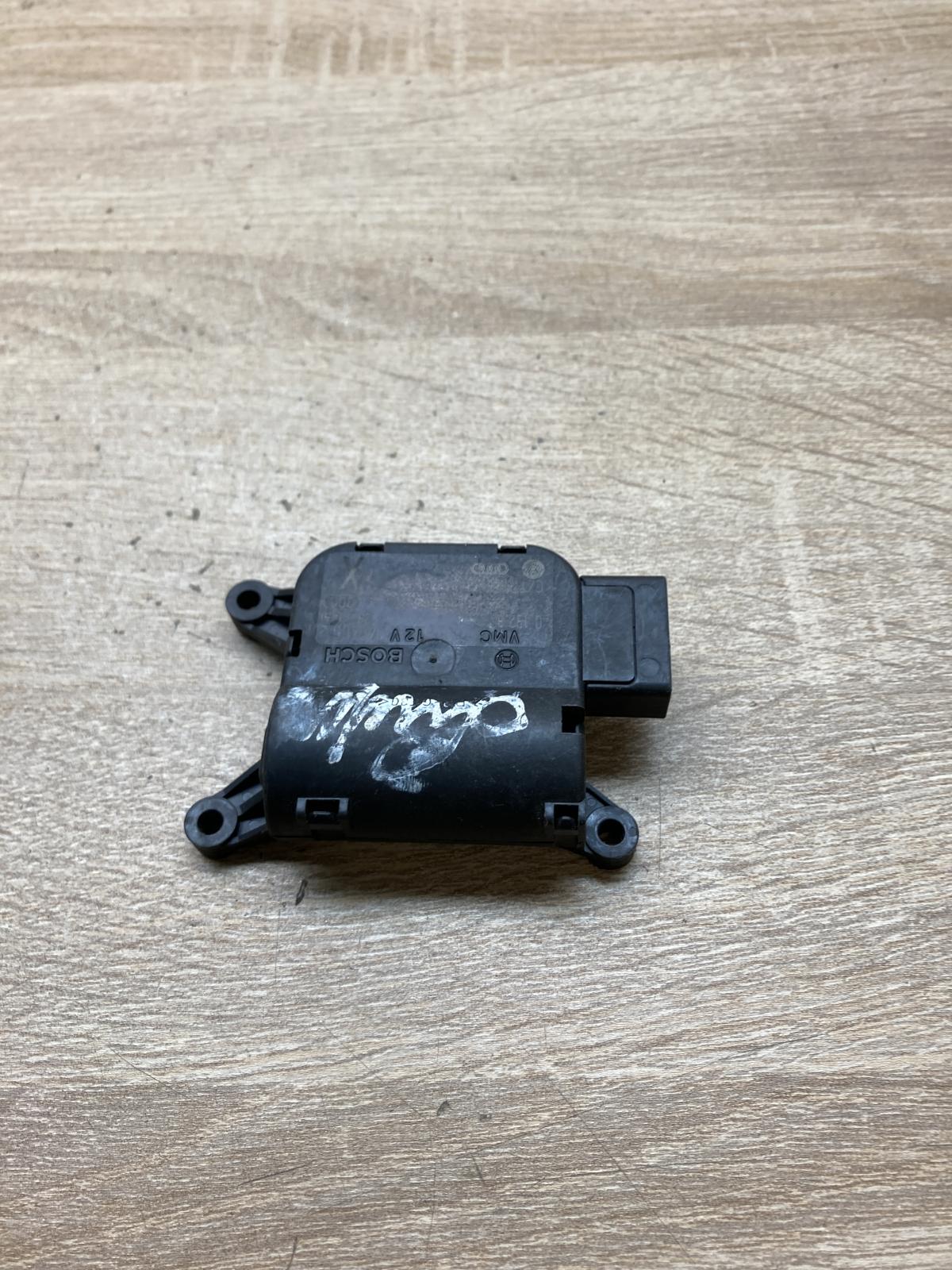 0132801363   Air flap motor/actuator Volkswagen PASSAT B6