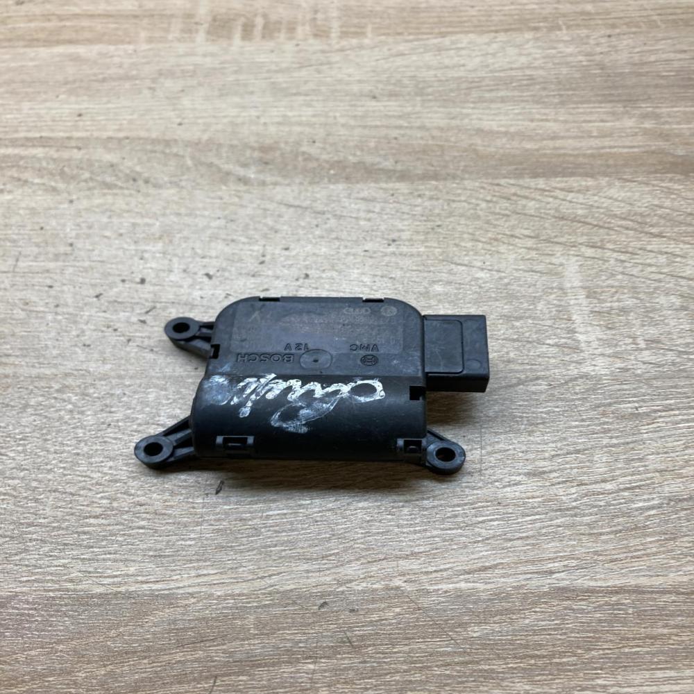 0132801363   Air flap motor/actuator Volkswagen PASSAT B6