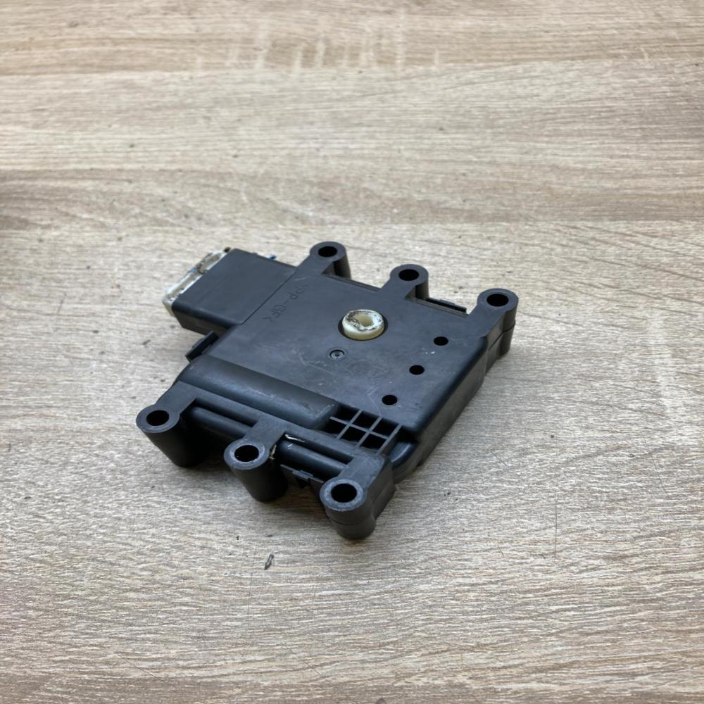 5W19F   Air flap motor/actuator Nissan Primera